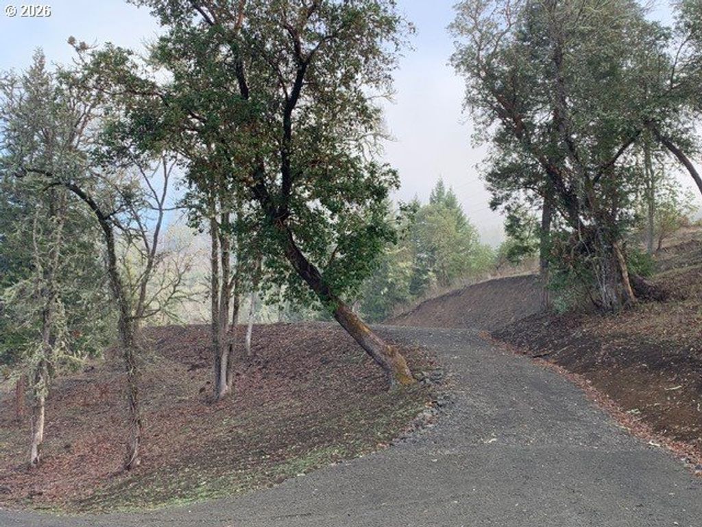 1 Ne Pearce Rd 1, Roseburg