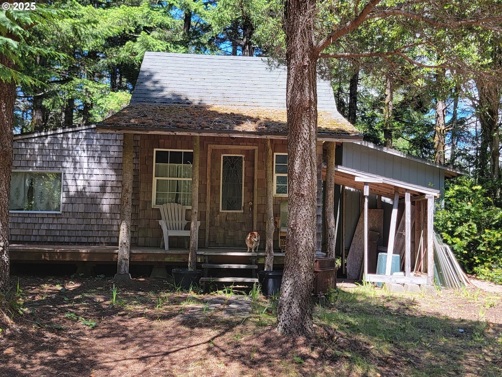 Deady St, Port Orford