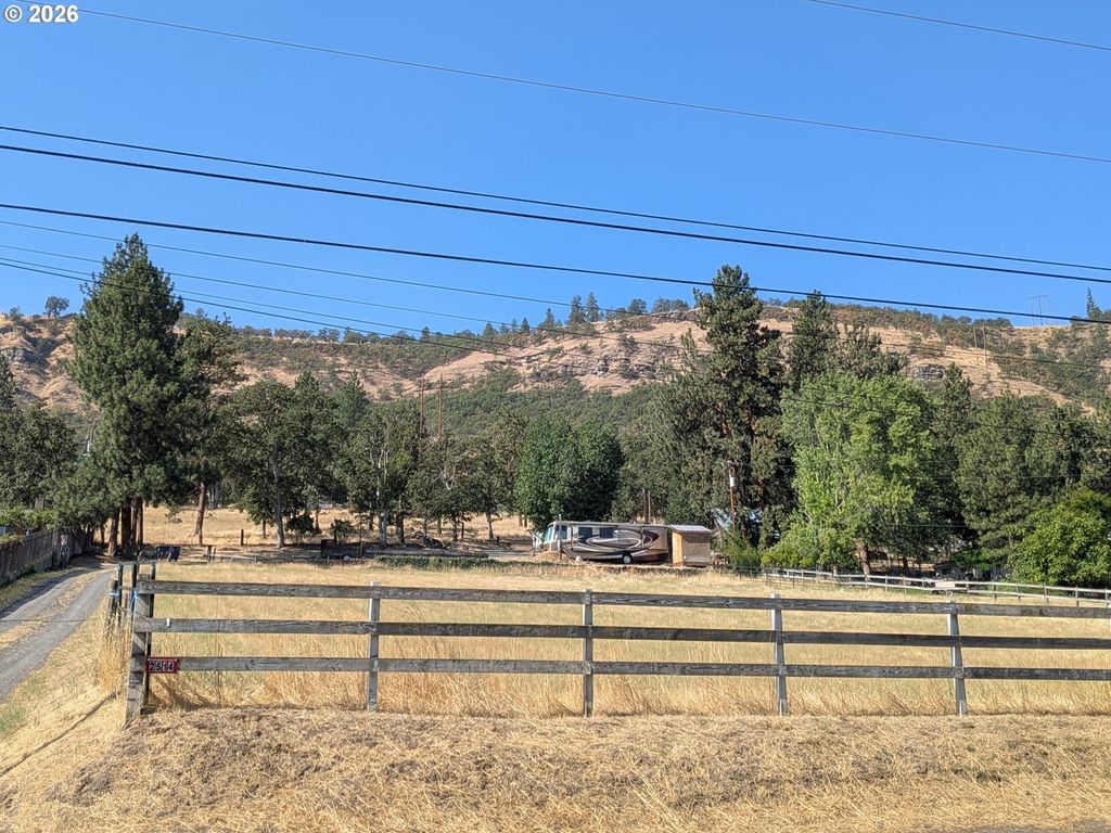 2514 W 10th St, The Dalles
