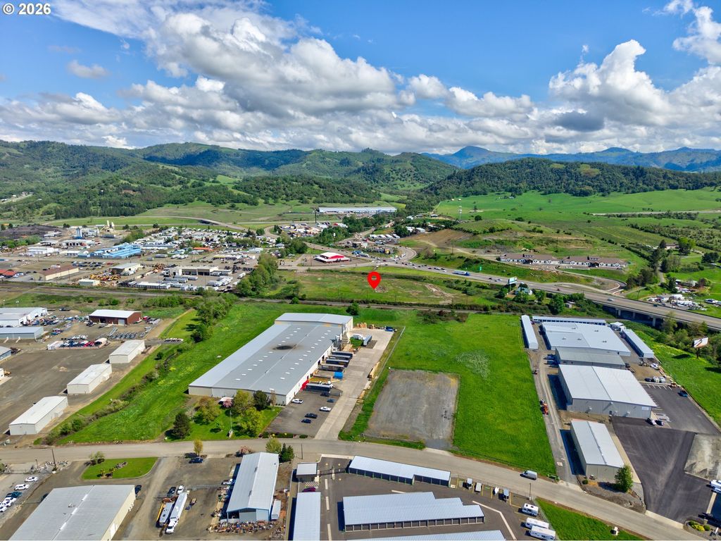 4553 Old Highway 99 S, Roseburg
