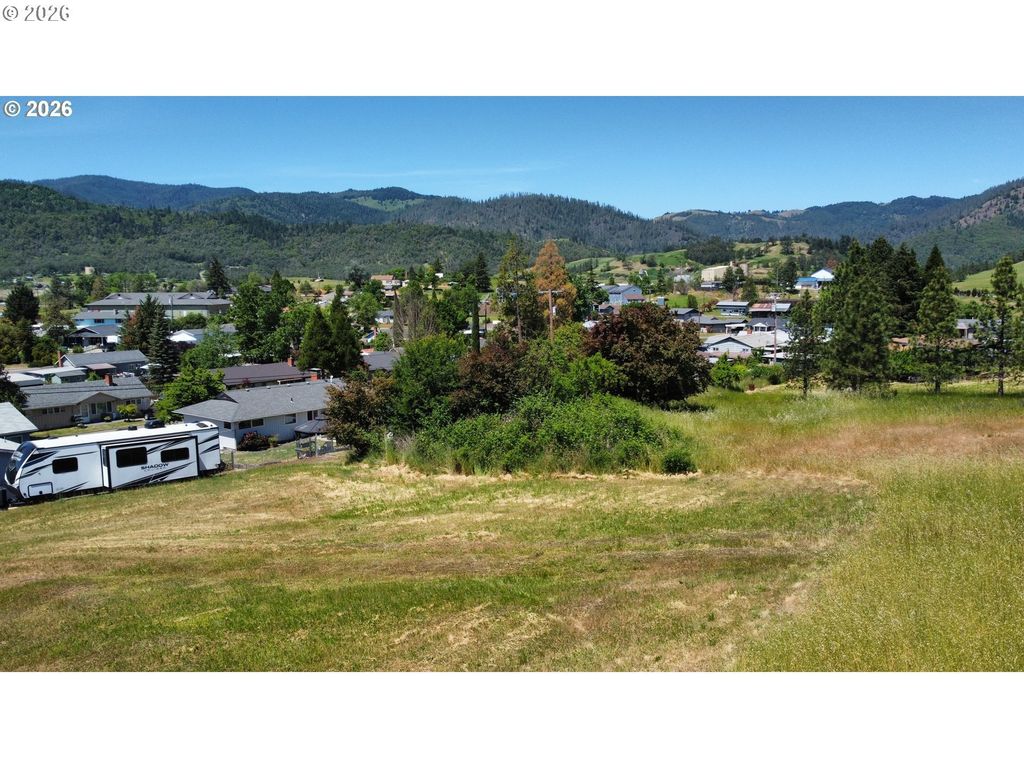 Cedar St 35, Riddle