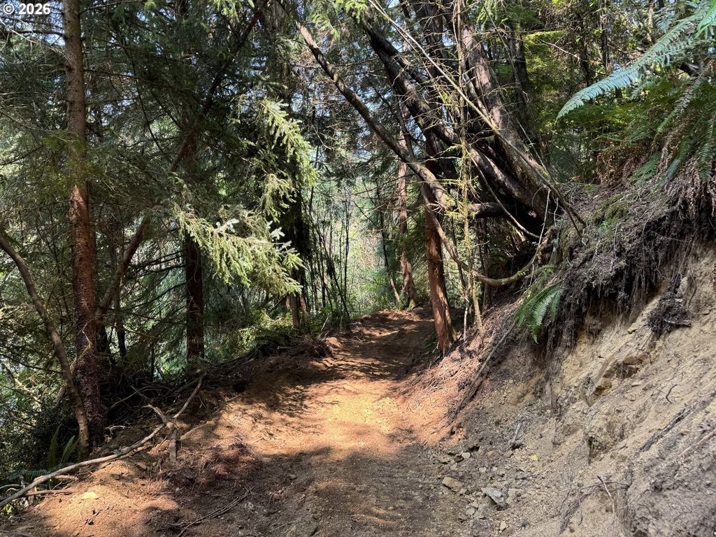 1 Hilltop Dr 601, Lakeside