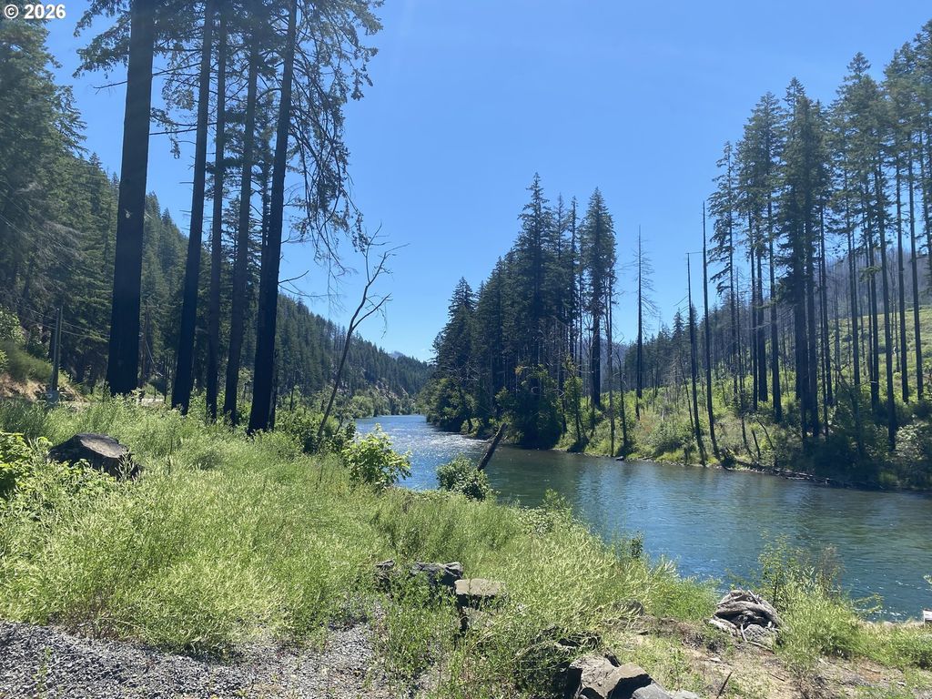 48188 Mckenzie Hwy, Vida