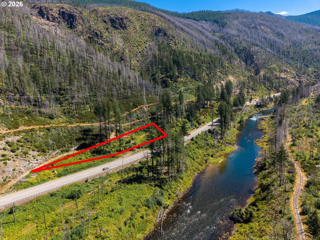 37989 N Santiam Hwy, Gates