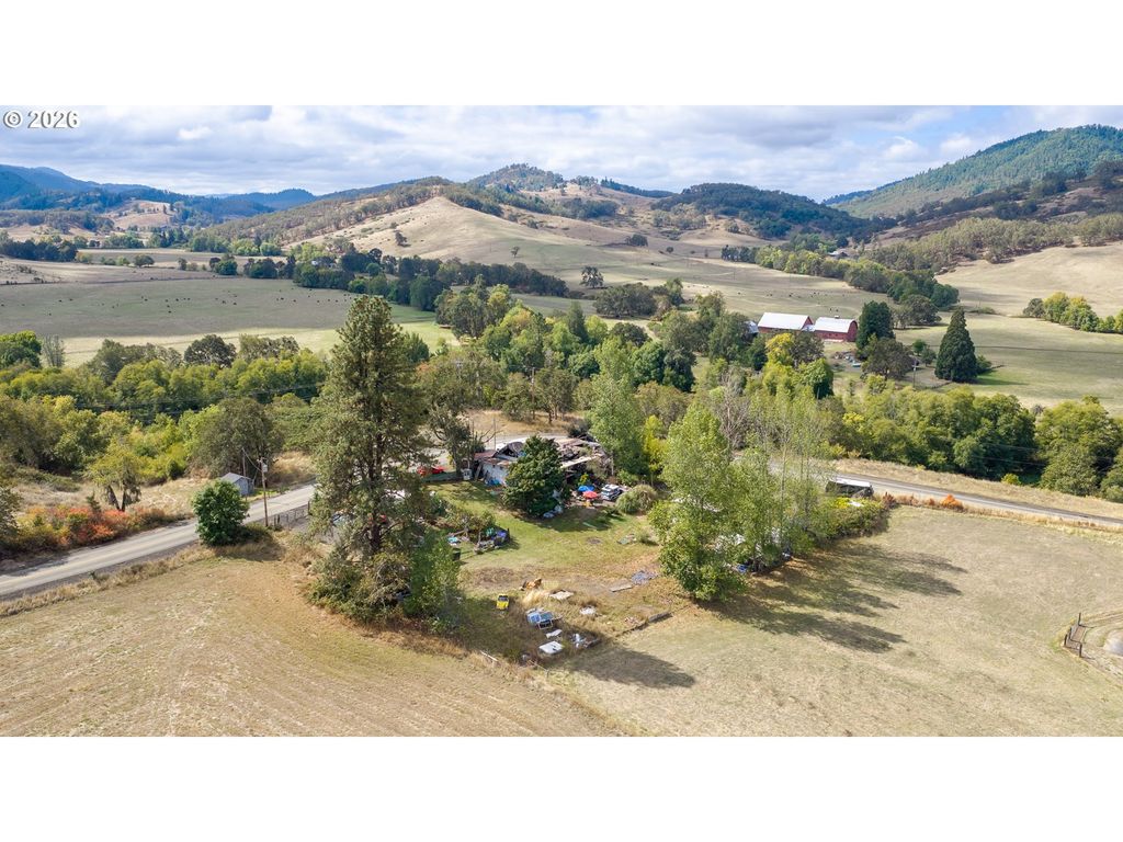 260 S Deer Creek Rd, Roseburg