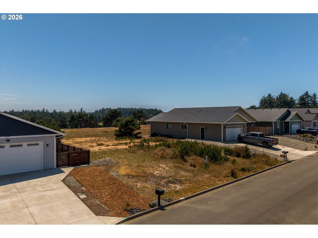 753 Seacrest Dr, Bandon