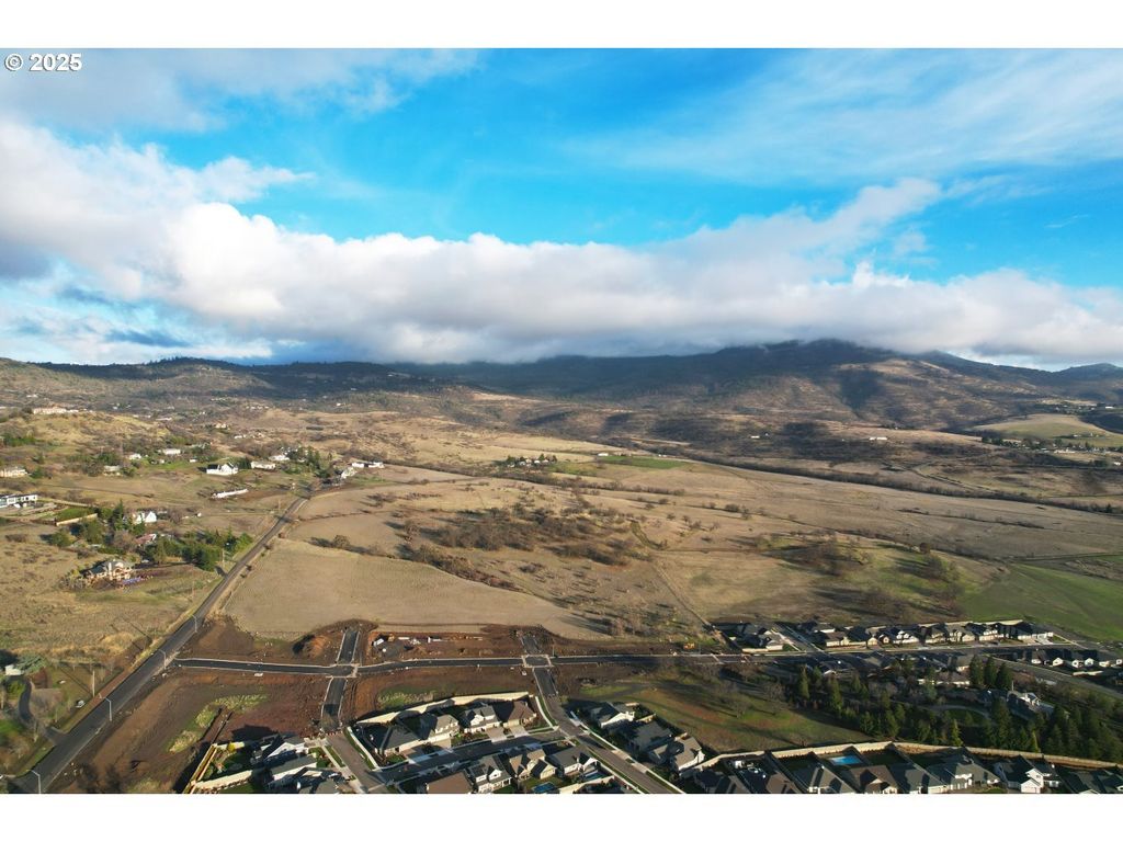 4900 Cherry Ln, Medford