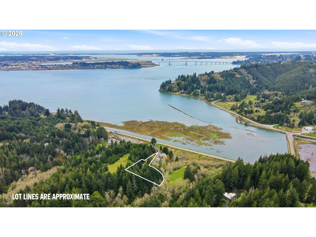 East Bay Rd 1702, North Bend