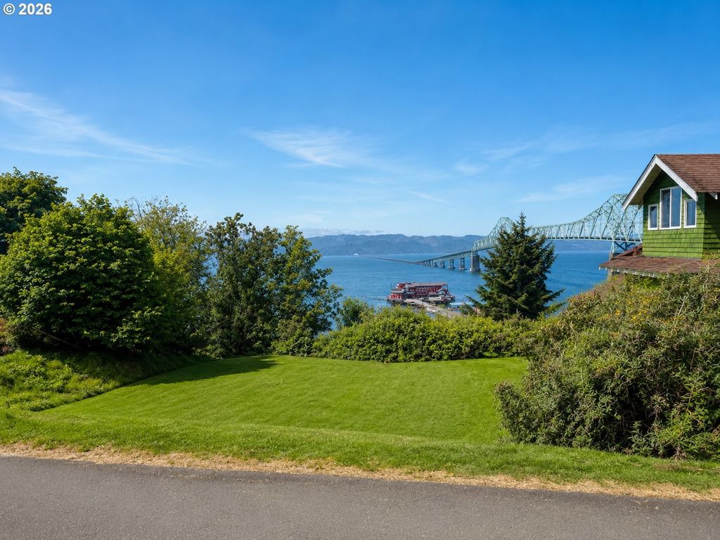 356 Floral St, Astoria
