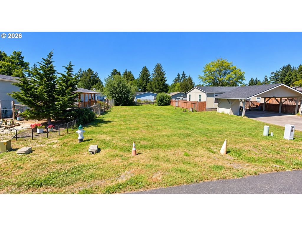 000 Mathew Ln, Coos Bay