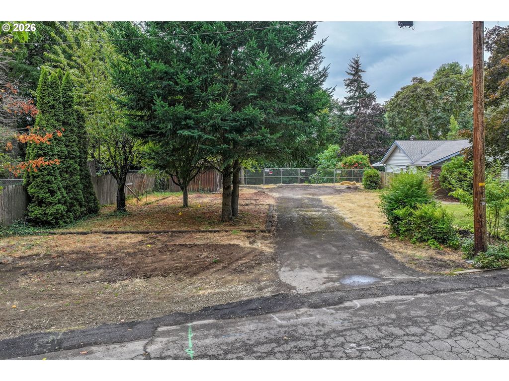2580 Pioneer Pike, Eugene