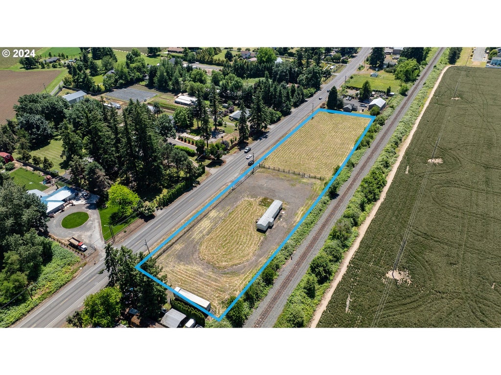 18767 Highway 99e, Hubbard
