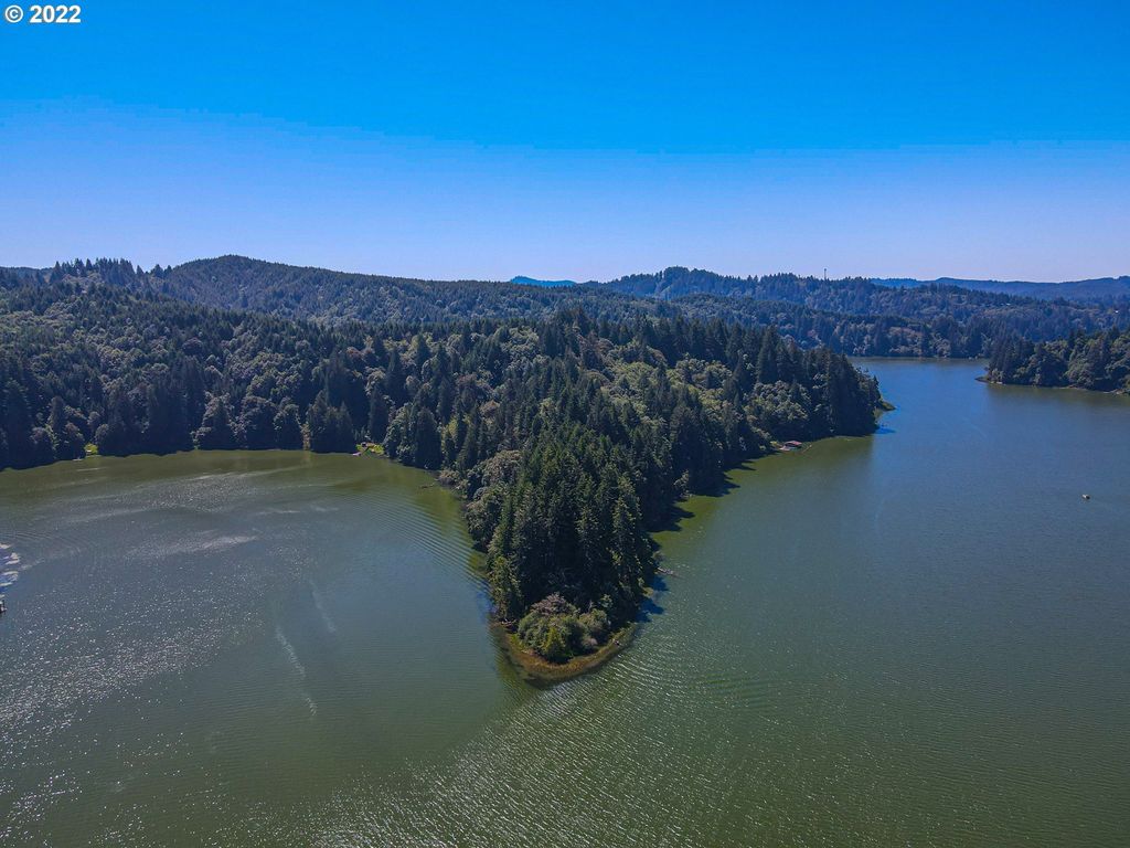 N Tenmile Lake, Lakeside