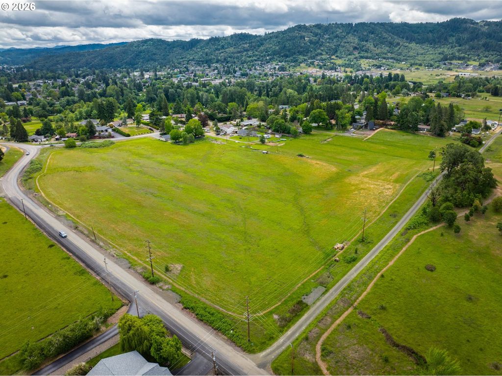 Troost St, Roseburg