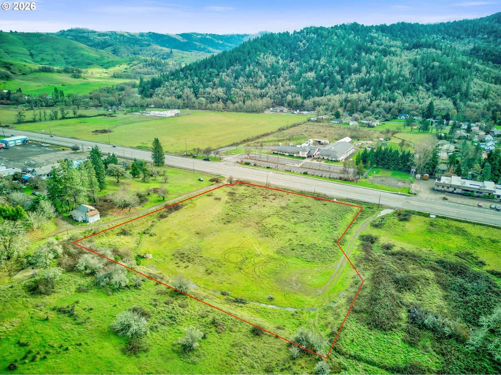 3110 Ne Diamond Lake Blvd, Roseburg