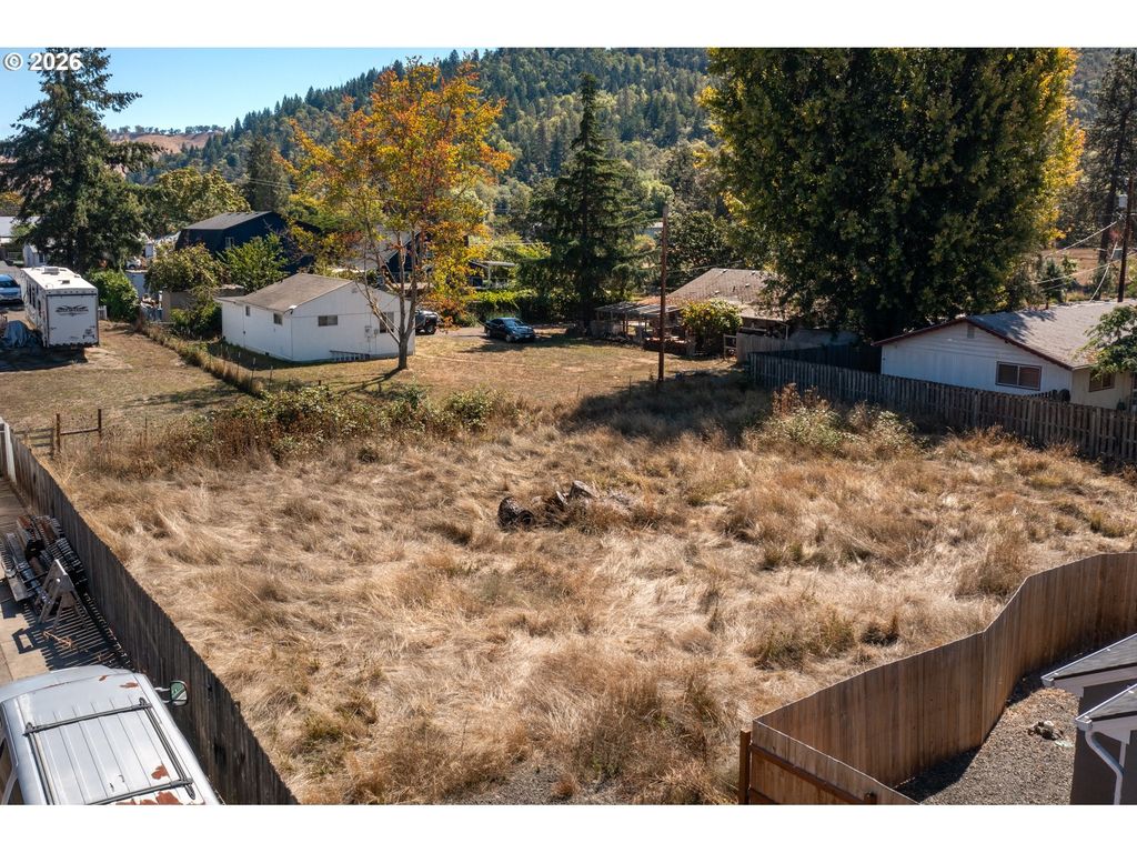 Ne Flagg St, Roseburg