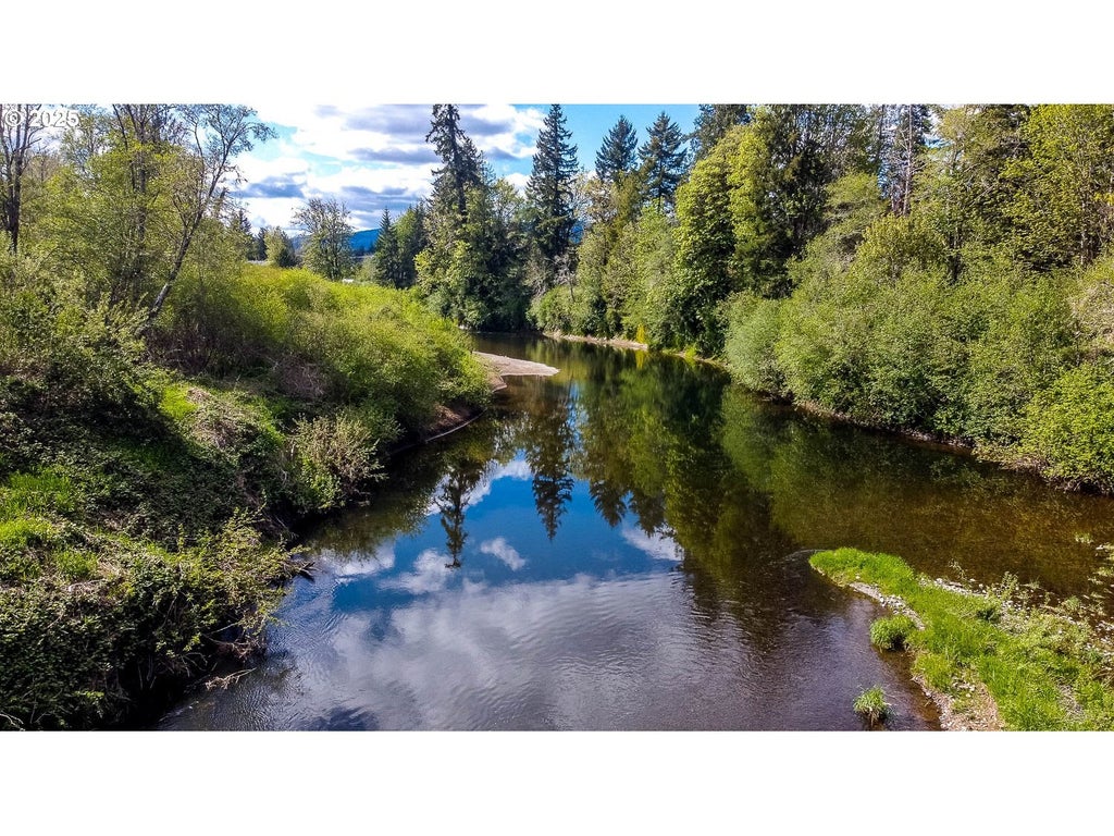 3898 State Route 6, Pe Ell