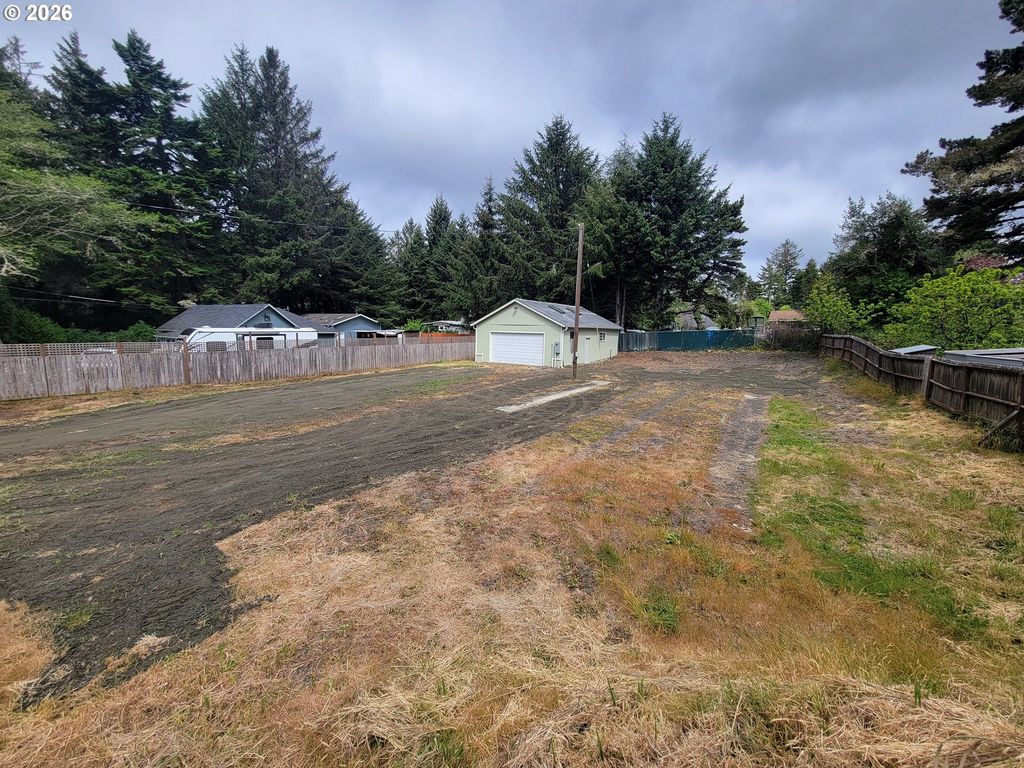 90689 Libby Ln, Coos Bay