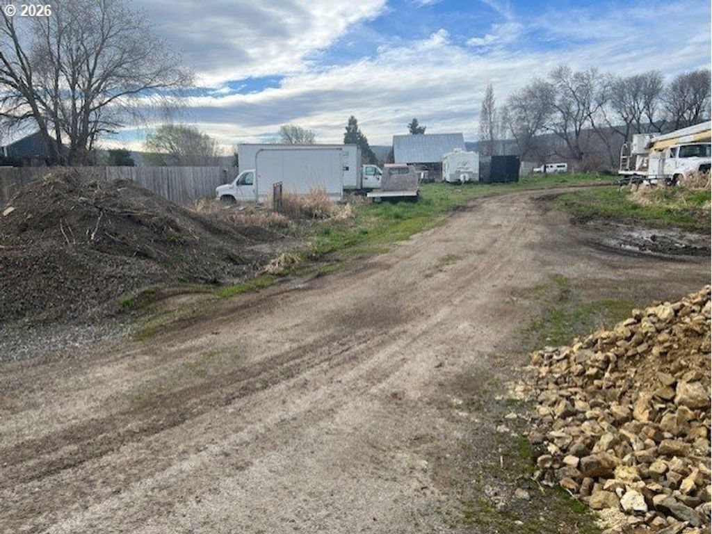 9 Dozer Dr, Dallesport