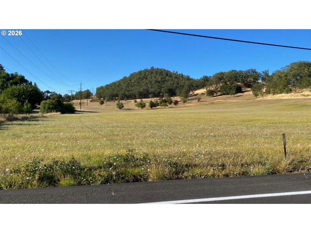 Troost St 00400, Roseburg