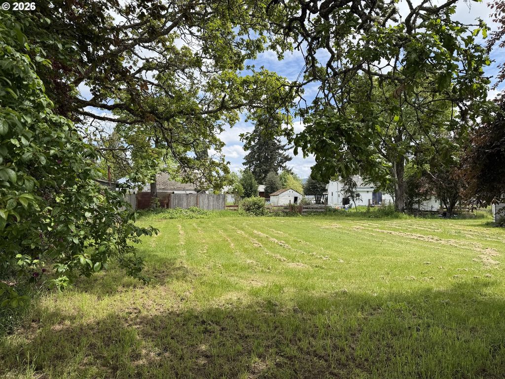 132 N 8th St, Creswell