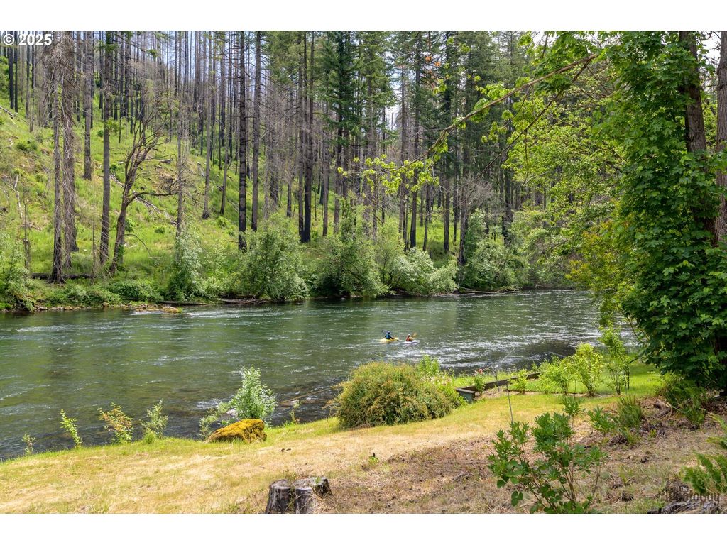 47664 Mckenzie Hwy, Vida
