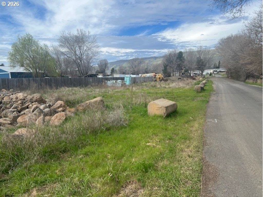 5 Dozer Dr, Dallesport