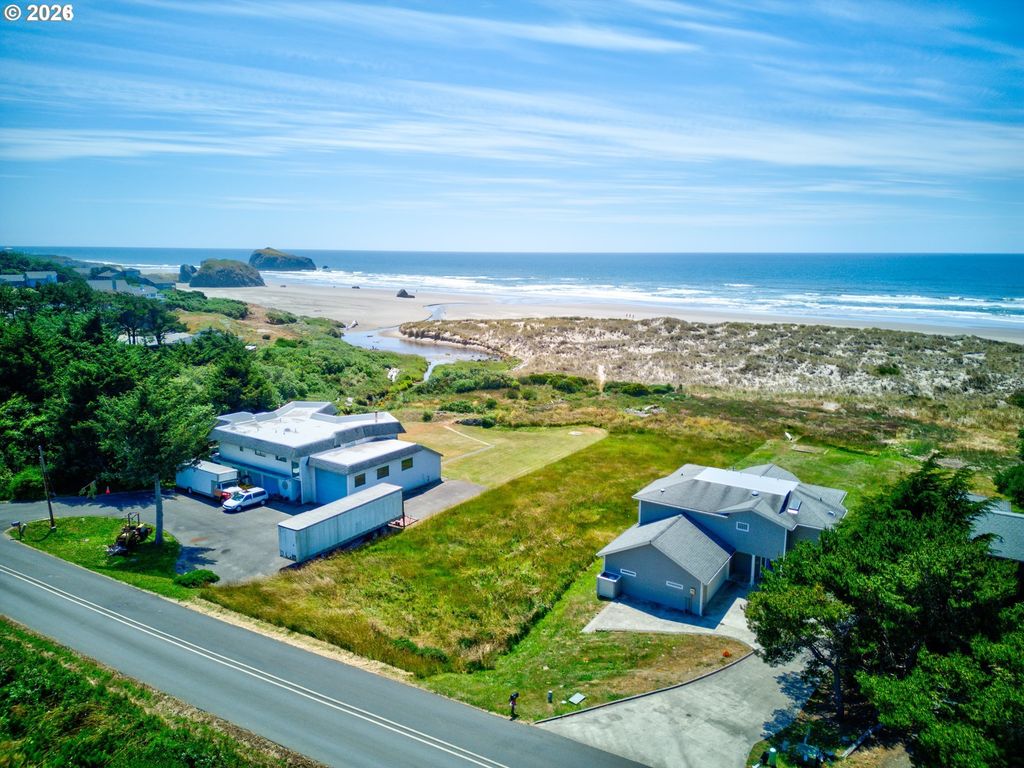 3446 Beach Loop Dr, Bandon