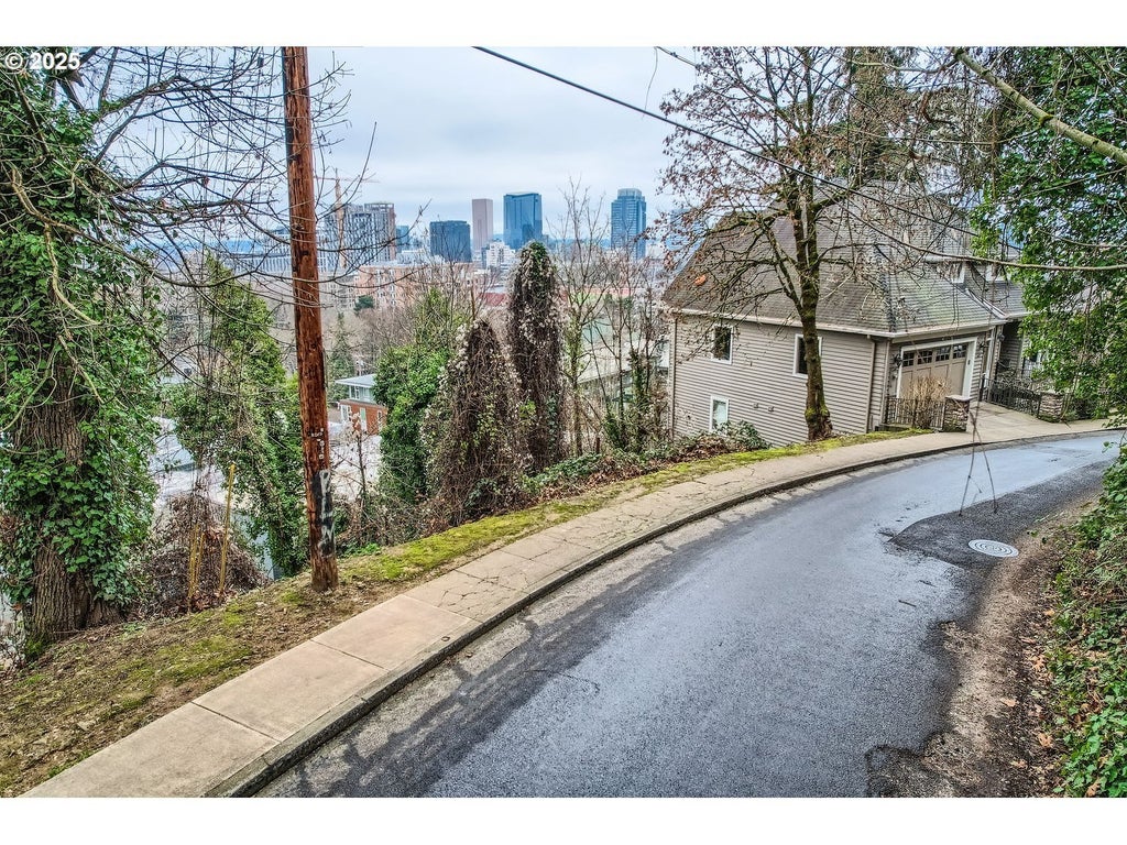 2107 Sw Market Street Dr, Portland