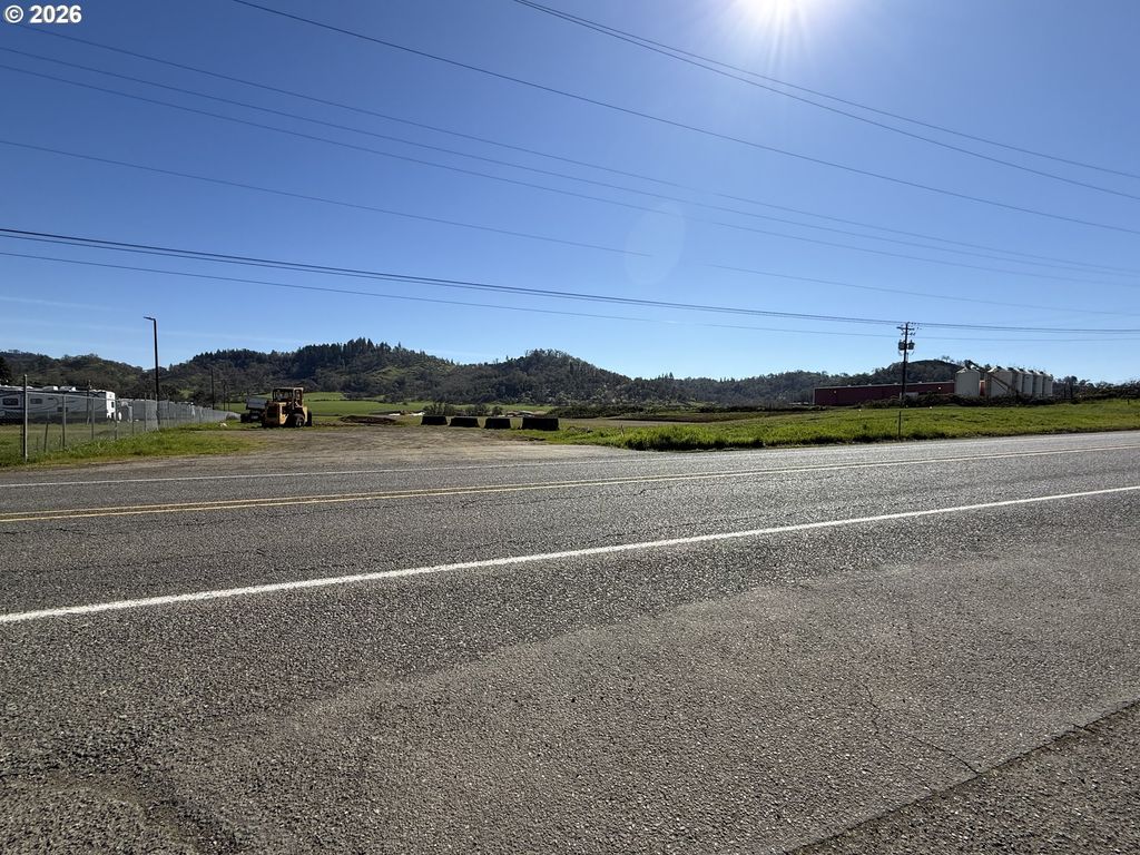 7841 Old Highway 99, Roseburg