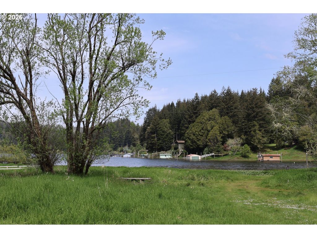 Sun Lake, Lakeside