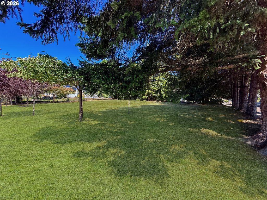 932 Midland Way, Brookings