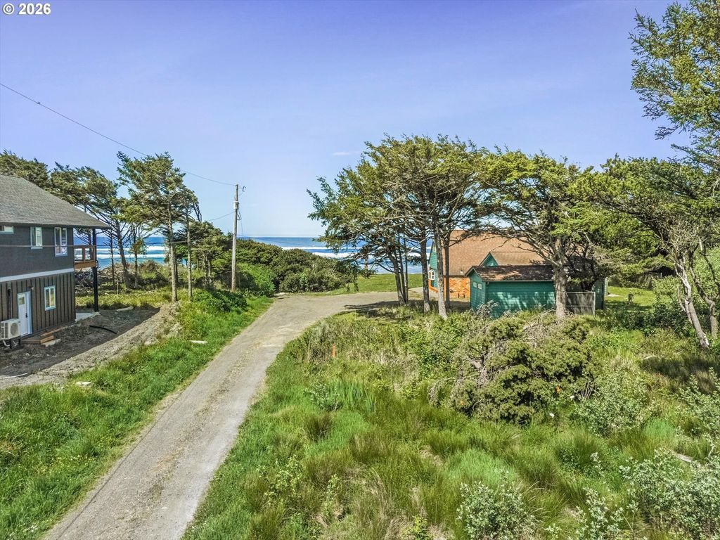 121 Nw Texas St, Yachats