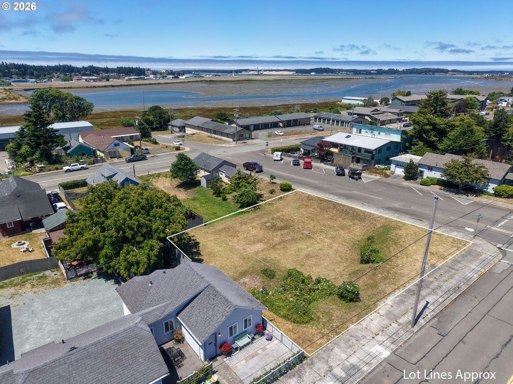 Meade Ave, North Bend