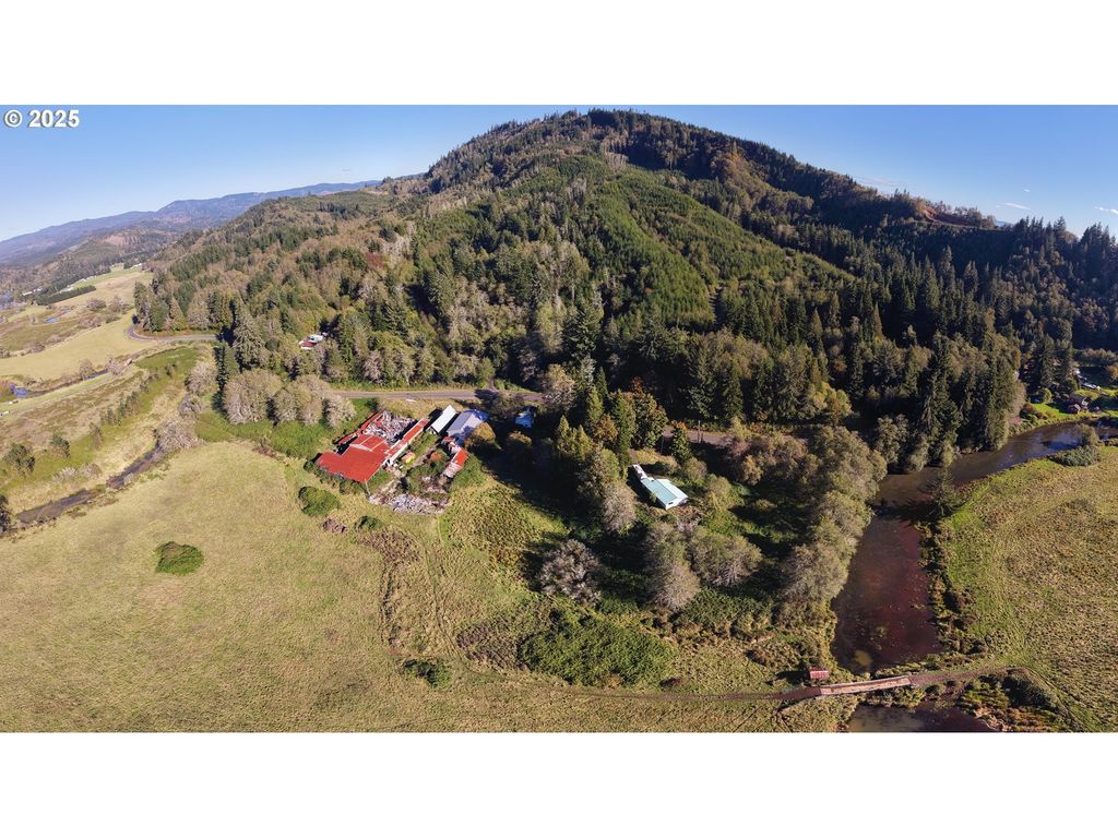 105 E Valley Rd, Skamokawa