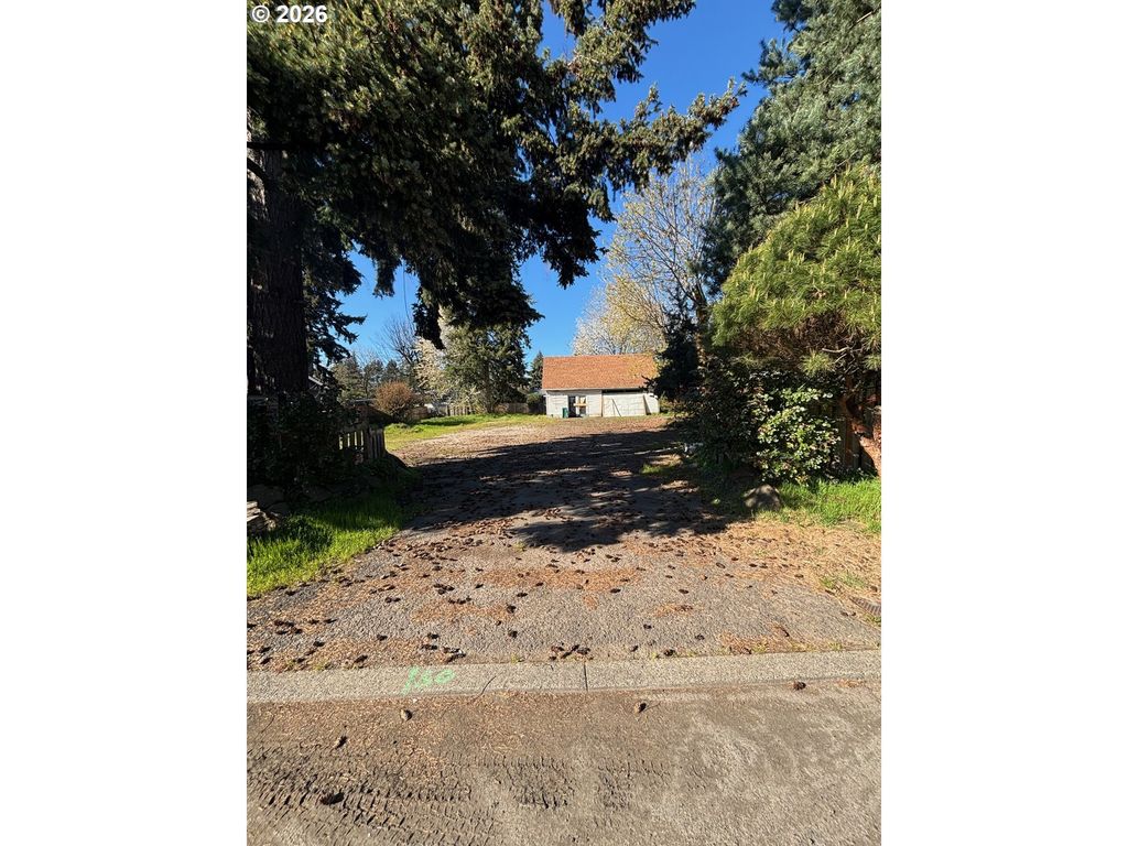 8615 Se Roots Rd, Clackamas
