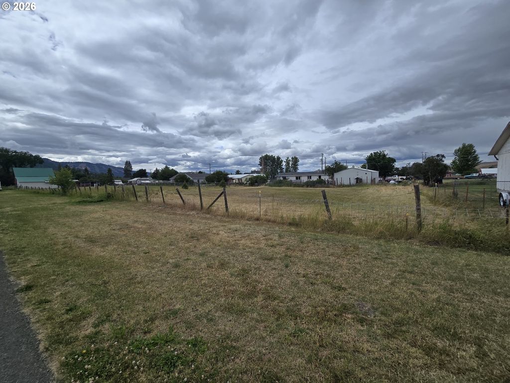 Rosewell St, Lostine
