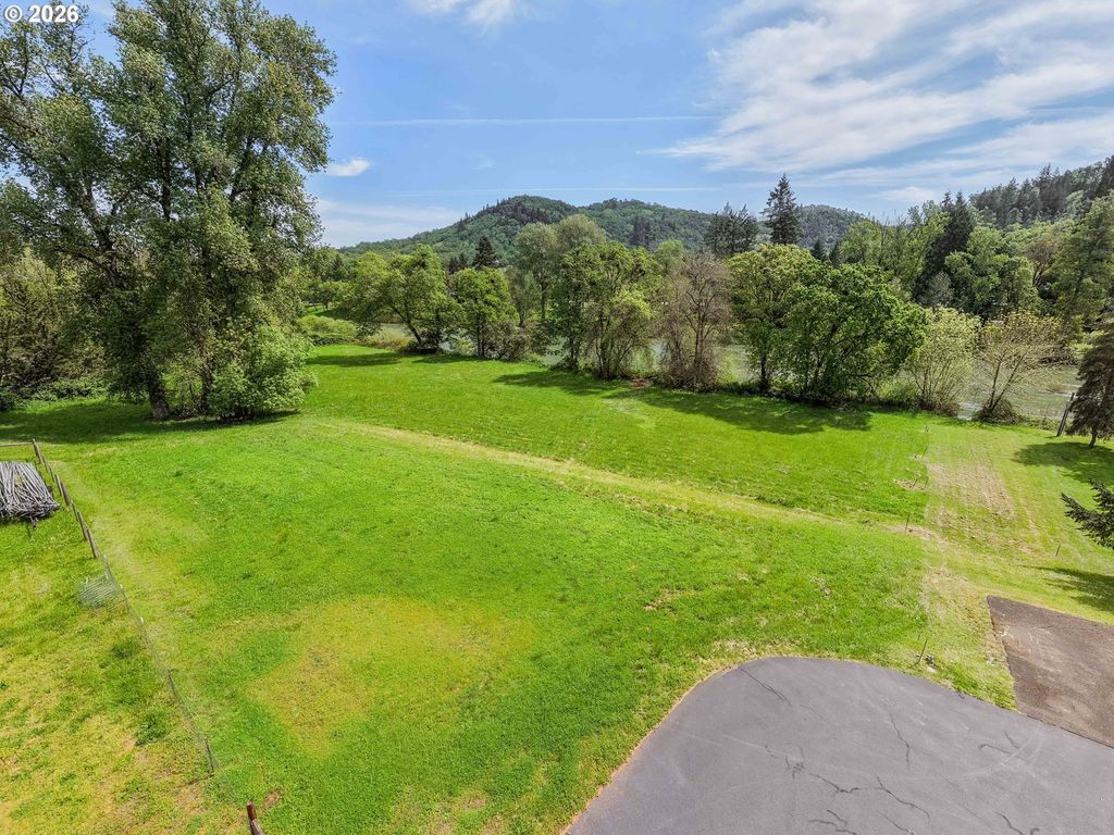 Del Rio Rd 2301, Roseburg