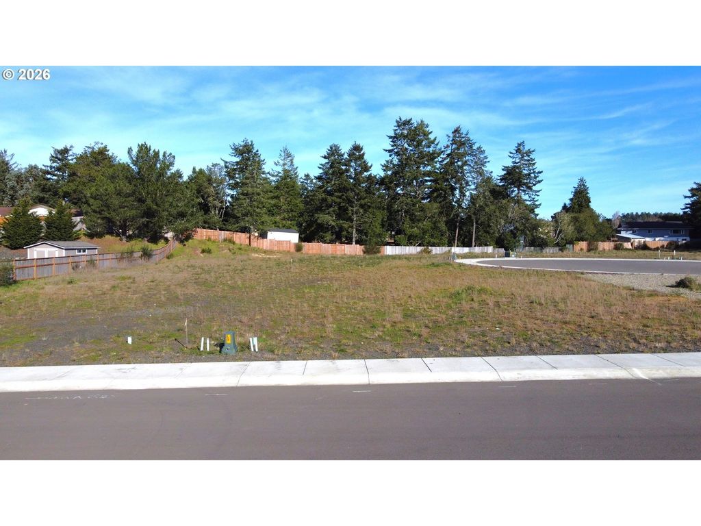 1070 Park Pl, Coos Bay