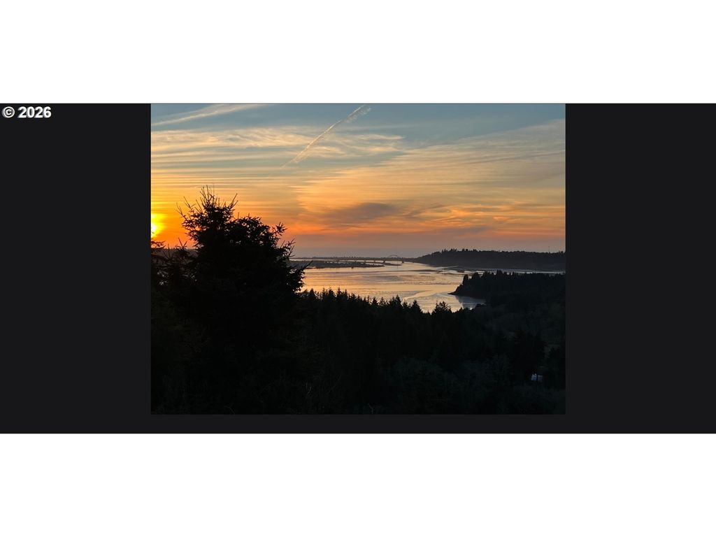 960 N Bayview Loop, Waldport