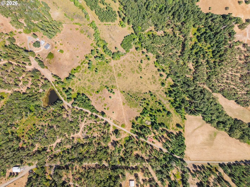 Mulberry Ln, Roseburg