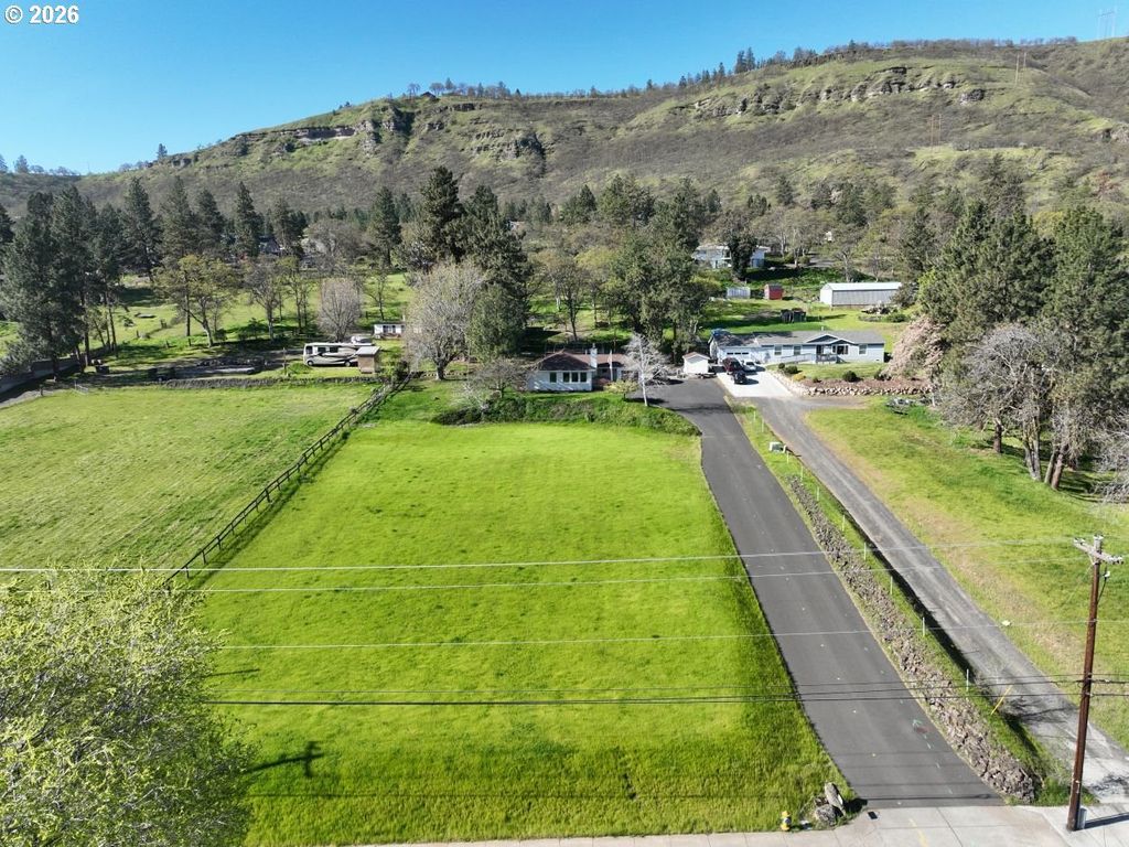 W 10th St, The Dalles