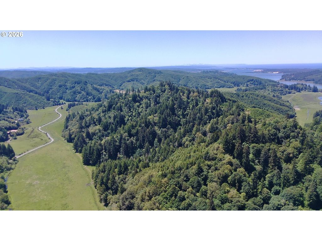 Larson Ln, North Bend