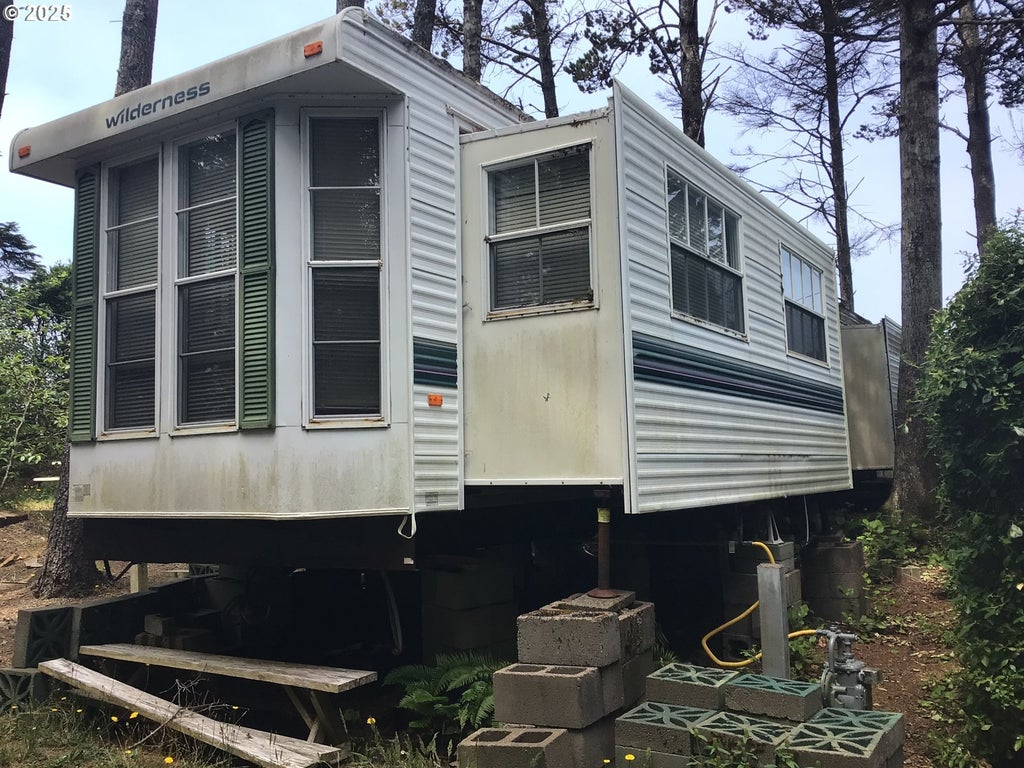 3700 N Highway 101, Depoe Bay