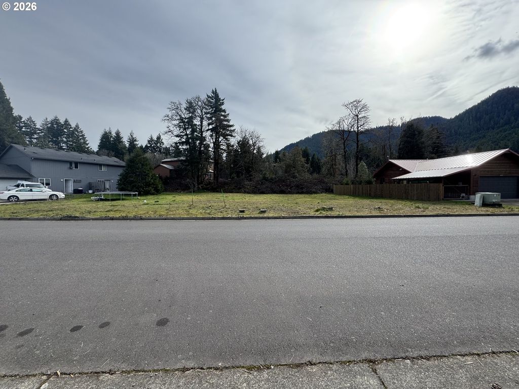 48448 Roaring Rapids Way, Oakridge