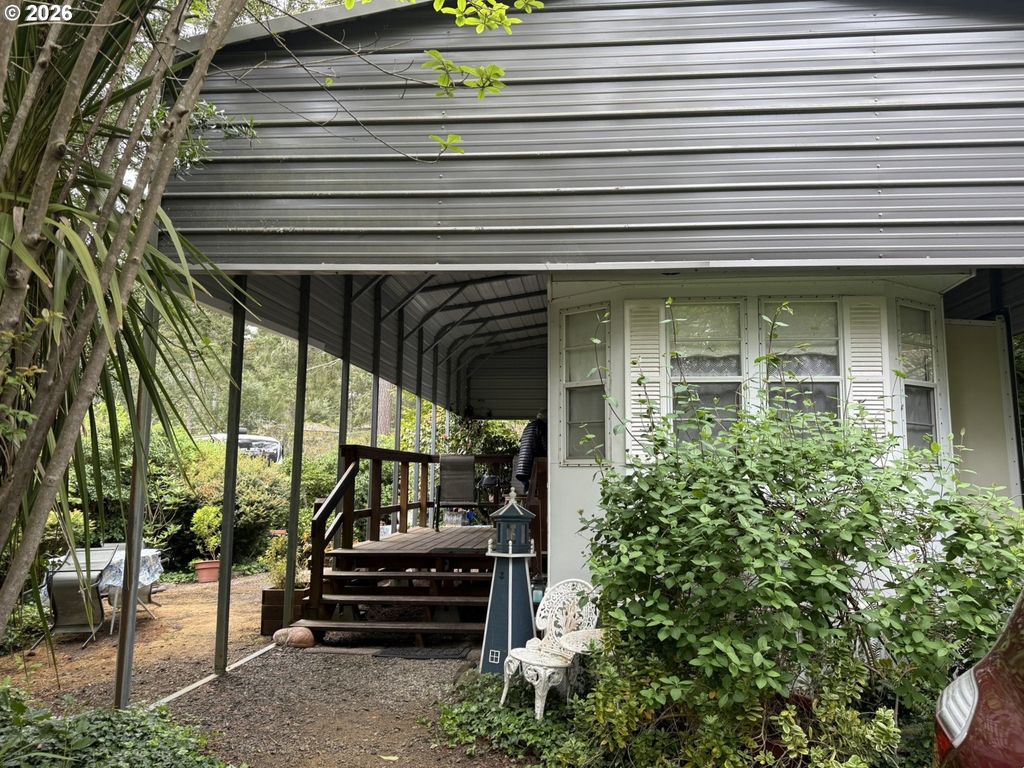 112 Sailor Ln, Florence