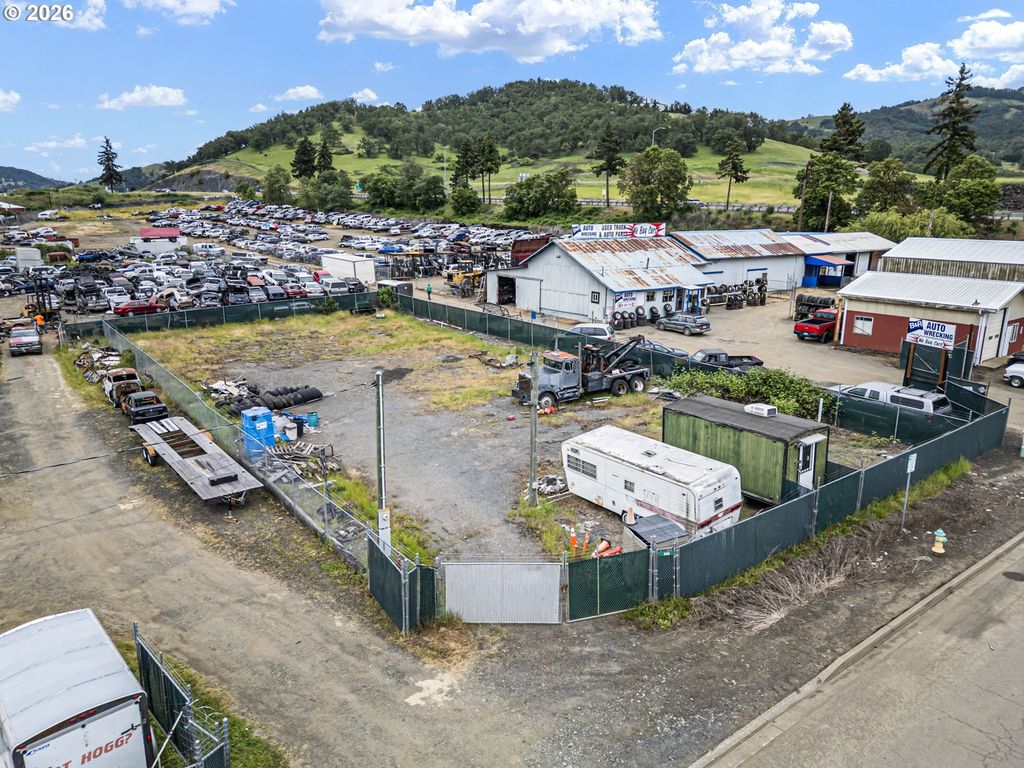 Speedway Rd, Roseburg
