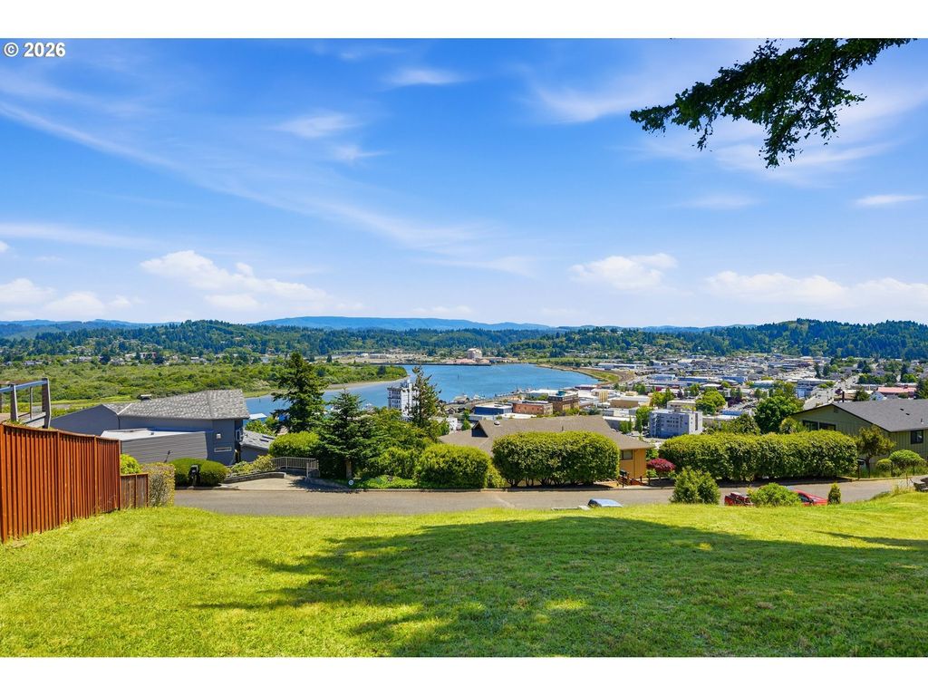 Telegraph Dr, Coos Bay