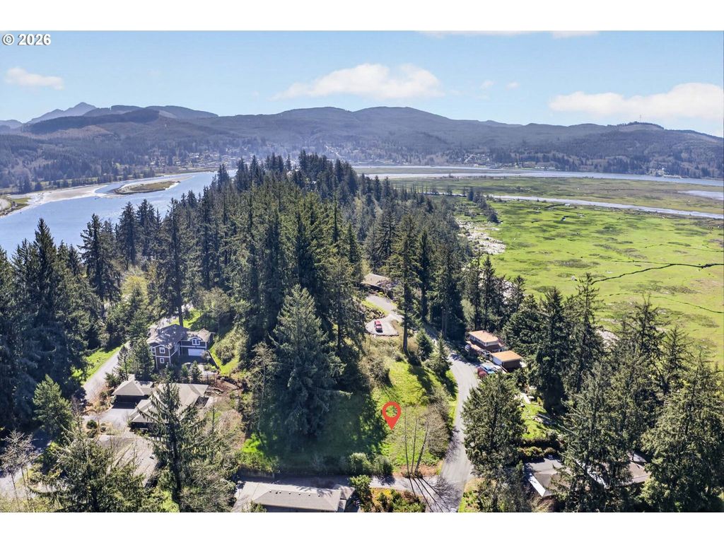 34775 Bayloop Rd, Nehalem