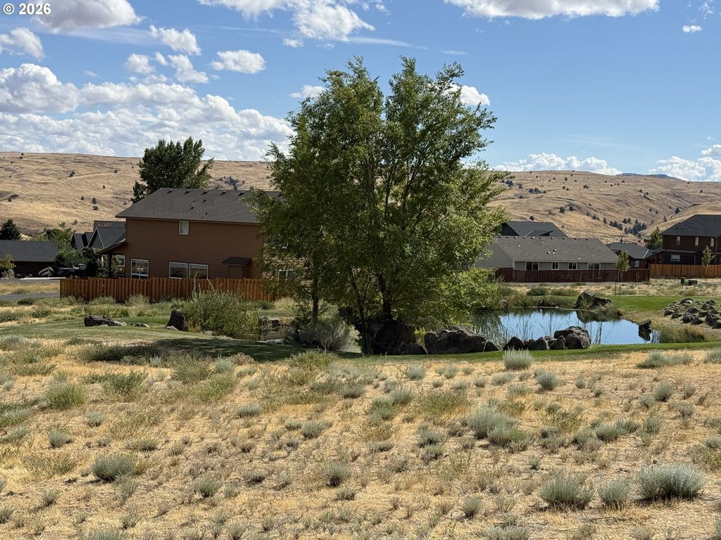 425 Little Lake Rd, Maupin